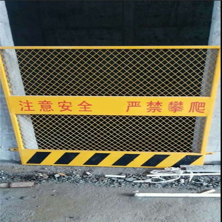 鋼板網(wǎng)井口防護(hù)門@樓房專用電梯井口防護(hù)門@湖北井口防護(hù)網(wǎng)生產(chǎn)廠家