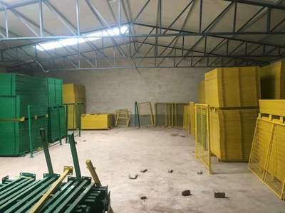 安全防護設備 海南地區圈地隔離網、變電站圍欄網的應用與重要性